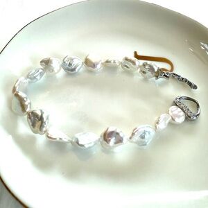 Petal White Pearl Bracelet